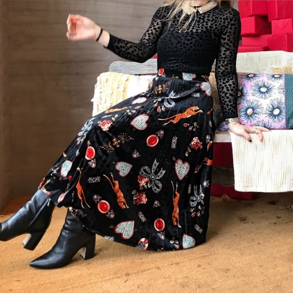 Anthropologie Maeve Montparnasse Black Velvet Skirt Sz XL Pleated Hearts Bows - Picture 4 of 8